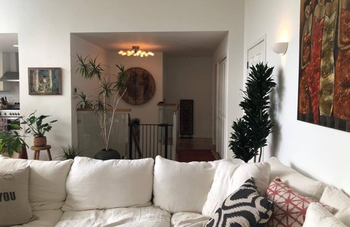 Fairfax Casa | Hermosa propiedad en la ladera con vista al cañón