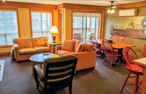 Upper Village Complejo | Beautiful Hilton Grand Vacations Club in Whistler!