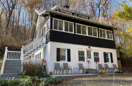 Linden Casa | Hermosa casa de campo histórica con bosque y arroyo en las montañas Blue Ridge