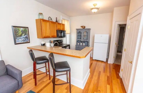 Glendale Apartamento | Beautiful Historic Glendale1/1 Suite by Park w/Parking and Wi-fi Suite # 2