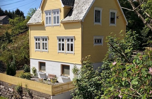 Sund Casa | Beautiful historic Norwegian house in picturesque fishing village.