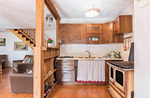Roncone Chalet De Esquí | Preciosa casa de vacaciones "Baita Rustica immersa nel verde" con vistas a la montaña