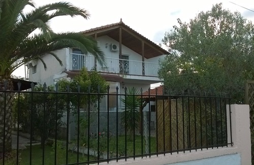 Nea Propontida Casa | Hermosa casa de vacaciones a 400 m de la playa!