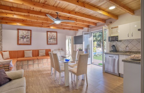 Benaojan Apartamento | Hermoso apartamento turístico "Casa Rural Nacimiento 2" con piscina, jardín, Wi-Fi y aire acondicionado