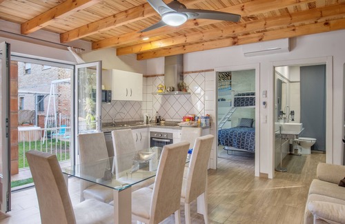 Benaojan Apartamento | Hermoso apartamento turístico "Casa Rural Nacimiento 2" con piscina, jardín, Wi-Fi y aire acondicionado