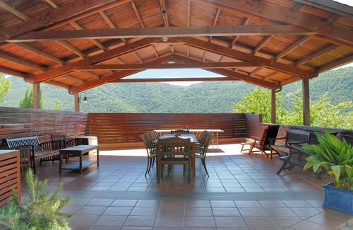 Pujarnol Casa | Fantástica casa con gran piscina privada y magníficas vistas en las montañas.