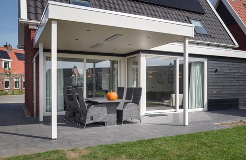 Colijnsplaat Casa | Beautiful holiday home in Colijnsplaat with garden