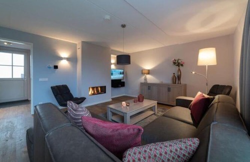 Colijnsplaat Casa | Beautiful holiday home in Colijnsplaat with garden