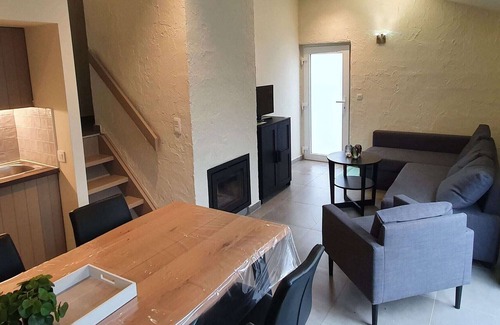 Virton Casa | Hermosa casa de vacaciones en Virton con terraza