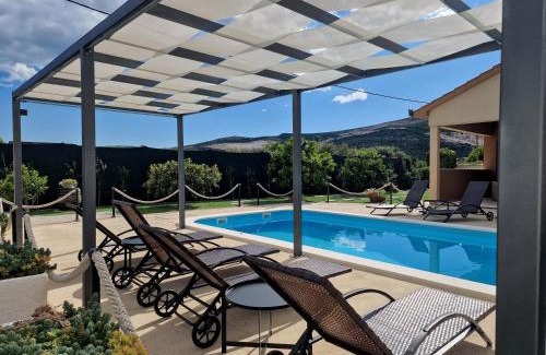 Plano Villa | Beautiful Holiday Home "Villa Luka"