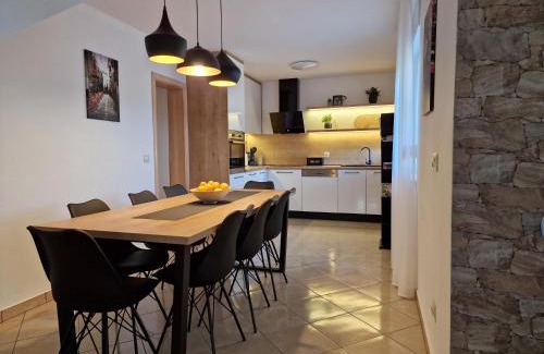 Plano Villa | Beautiful Holiday Home "Villa Luka"