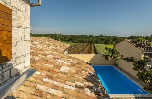 Vosteni Cabaña | Casa de piedra con piscina en Zgrabljići