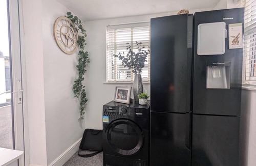 Bagillt Casa | Beautiful Holiday Retreat Gym and Jacuzzi, Sauna