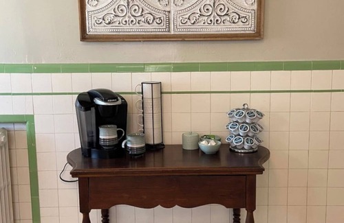 St. Louis Apartamento | Beautiful Holly Hills Hideaway - 2BD/1BA in charming, safe & quiet neighborhood!