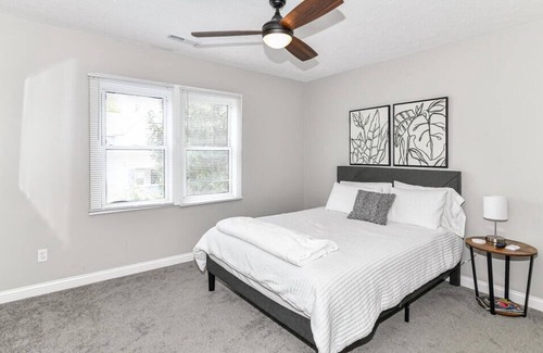 Babe Denny Casa | Beautiful Home 5 Minutes from Downtown Indy and Colts Stadium!!