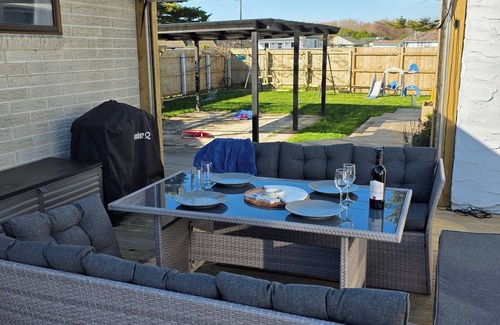 Longburn Casa | Beautiful home away from home.
