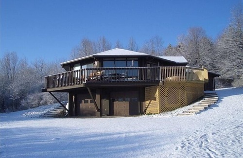 Watkins Glen Casa | Casa aislada durante toda la temporada con jacuzzi al aire libre con cedro, cerca de las bodegas y el lago
