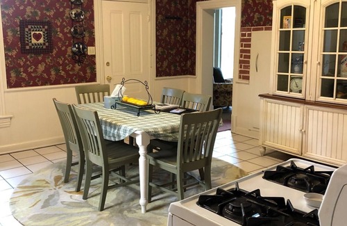 Farmington Casa | Beautiful Home Close to Lagoon King Bed Fast Wi-Fi