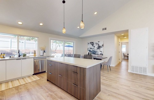 Bay Ho Casa | Beautiful home- close to downtown & beach w/hot tub