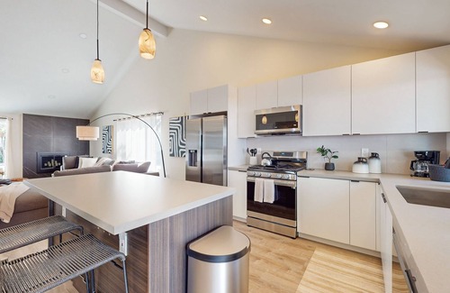 Bay Ho Casa | Beautiful home- close to downtown & beach w/hot tub