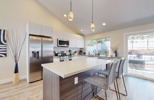 Bay Ho Casa | Beautiful home- close to downtown & beach w/hot tub