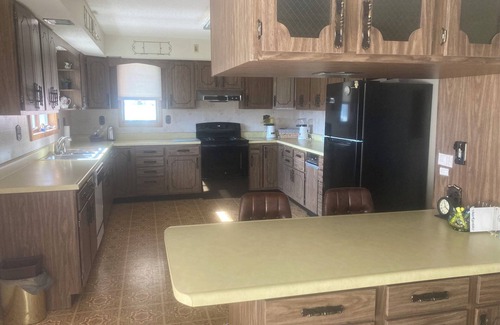 Janesville Otro | Beautiful home, huge kitchen, strong Wi-Fi , lots of room, plenty of parking