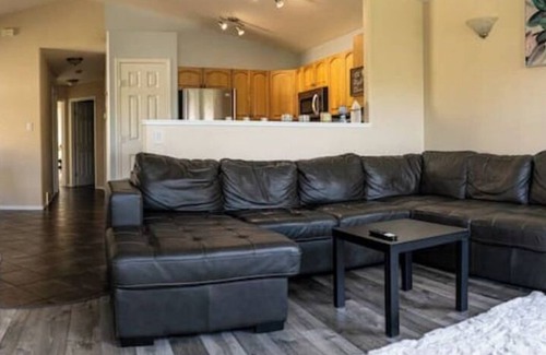 Grande Prairie Casa | Beautiful home in quiet neighbourhood, sleeps 10!