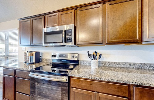 College Station Casa | Beautiful home in a friendly neighborhood with enclosed yard & al fresco dining
