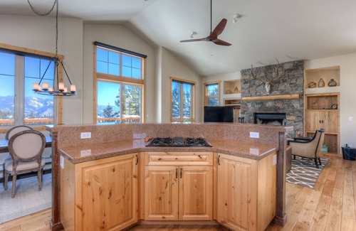 Antler Ridge Casa | Excelente ubicación entre Big Sky Resort y la ciudad.