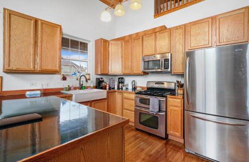 Waukegan Casa | Beautiful home in Beach Park IL