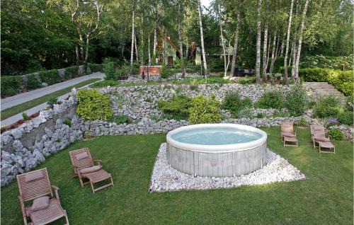Breze Casa | Beautiful Home In Breze With Jacuzzi