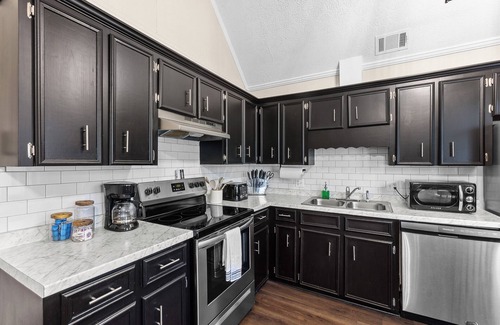Perry Casa | Beautiful home in delightful Perry w/ King Bed