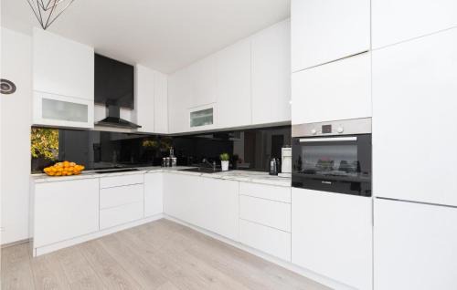 Donji Andrijevci Casa | Beautiful Home In Donji Andrijevci