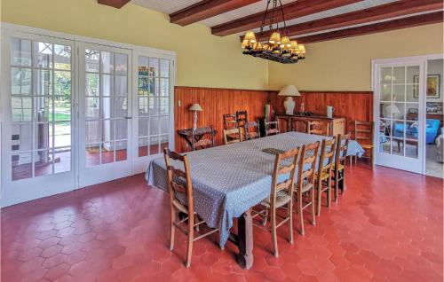 Guerande Casa | Beautiful Home In Guerande With Wifi