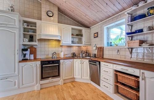 Henan Casa | Impresionante casa en Henån con cocina
