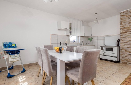 Gospic Casa | Hermosa casa en Debelo Brdo I