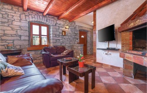 Hrboki Casa | Beautiful Home In Hrboki With Wifi