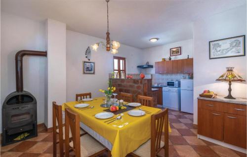 Hrboki Casa | Beautiful Home In Hrboki With Wifi