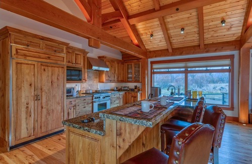 Jackson Hole Casa | Hermosa casa en Jackson con hermosas vistas de Teton, bañera de hidromasaje, pozo de fuego