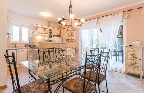 Rudine Casa | Hermosa casa en Kastel Novi