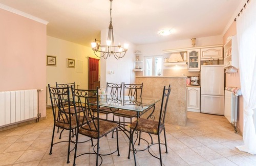 Rudine Casa | Hermosa casa en Kastel Novi