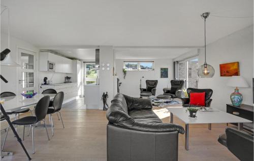 Skødshoved Strand Casa | Beautiful Home In Knebel With Wifi