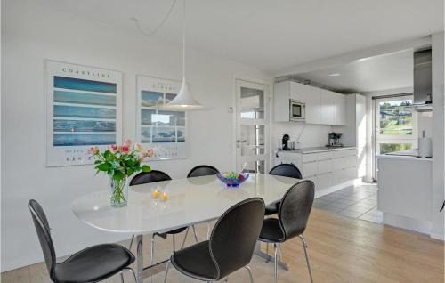 Skødshoved Strand Casa | Beautiful Home In Knebel With Wifi