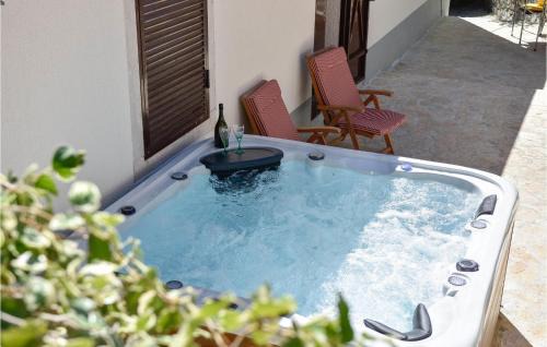 Kucice Casa | Beautiful Home In Kucice With Wifi
