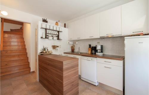 Kucice Casa | Beautiful Home In Kucice With Wifi