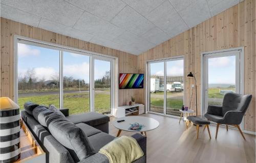 Hjarbæk Casa | Beautiful Home In Løgstrup With Kitchen
