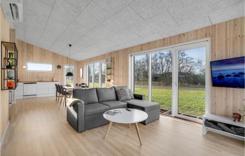 Hjarbæk Casa | Beautiful Home In Løgstrup With Kitchen