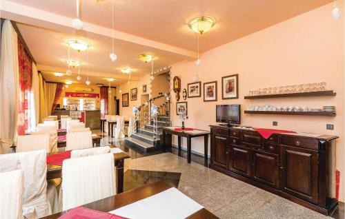 Metajna Casa | Beautiful Home In Metajna With Wifi