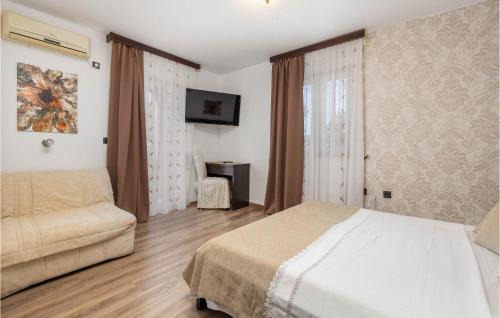 Metajna Casa | Beautiful Home In Metajna With Wifi