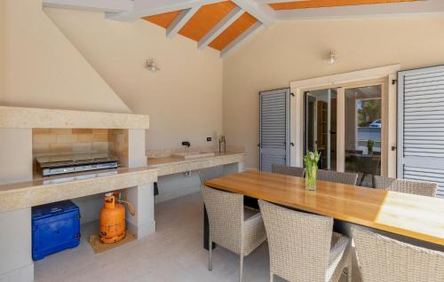 Nedescina Casa | Beautiful Home In Nedescina With Wifi